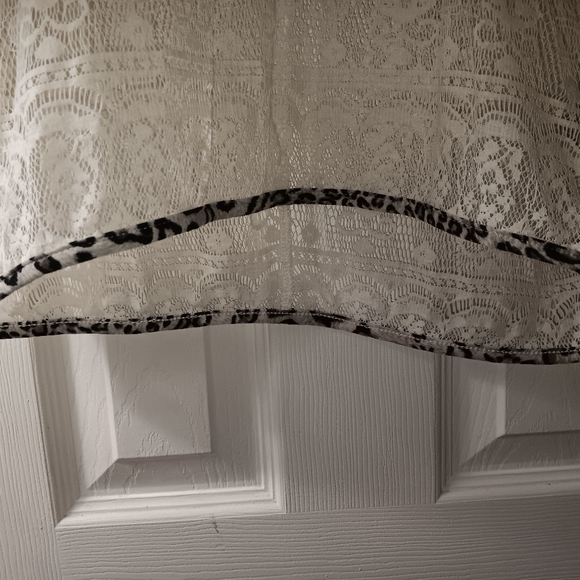 Ladies Charlotte Rouse lace with felt leopard print on top. Size small - Picture 3 of 5